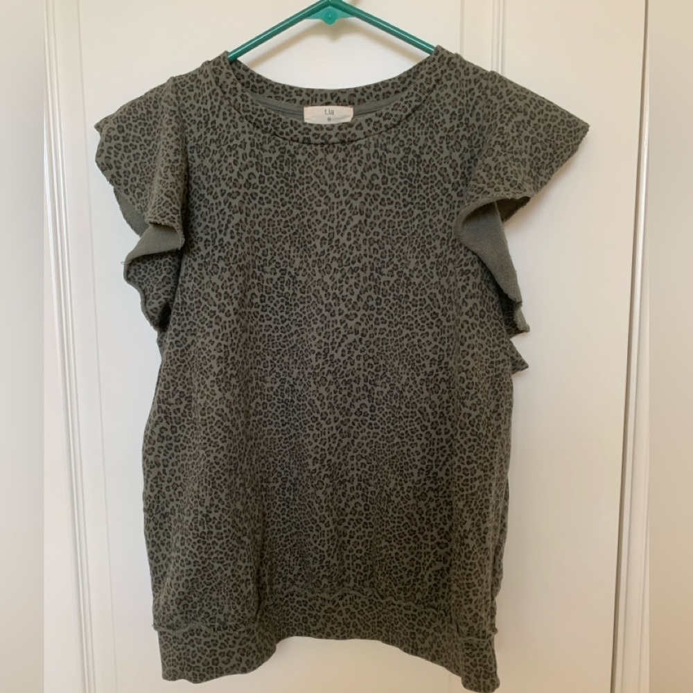 t.la Leopard Print Ruffle Sleeve Top Size M Cotton Stretch Casual